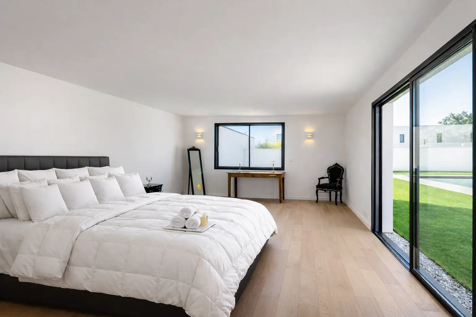 SUITE 1 B
